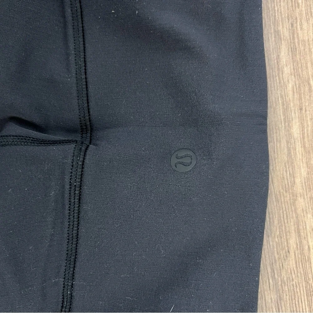 Lululemon Reveal Crop (15") size Small - Picture 10 of 11